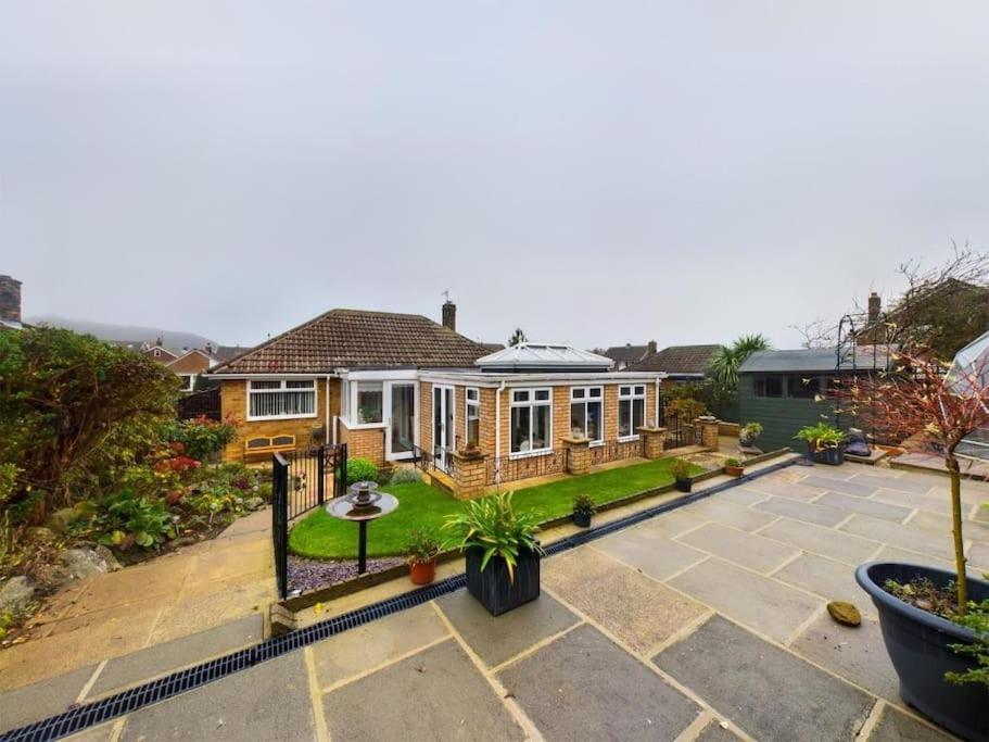 Charming Coastal Bungalow Cayton Exterior photo